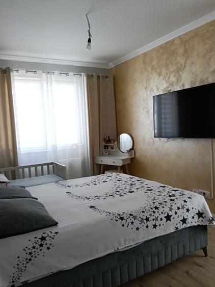 Apartament cu 3 camere decomandat în Olteni