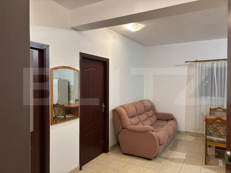 Apartament cu 3 camere semidecomandat, mobilat în Bună Ziua