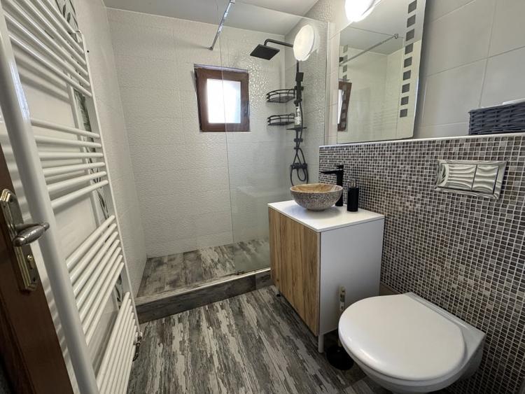 Apartament cu 3 camere decomandat în Între Lacuri