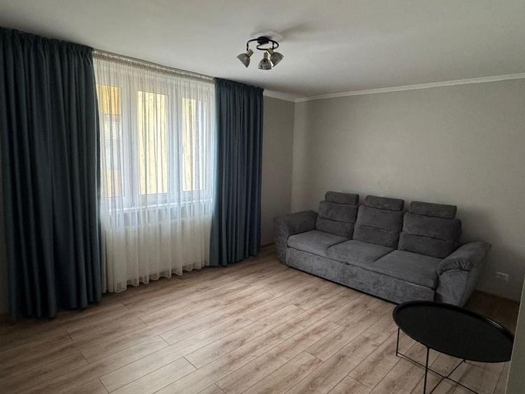 Apartament cu 2 camere decomandat în Precista