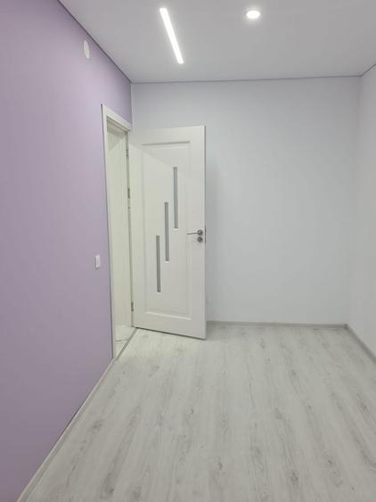 Apartament cu 3 camere semidecomandat în Micro 19