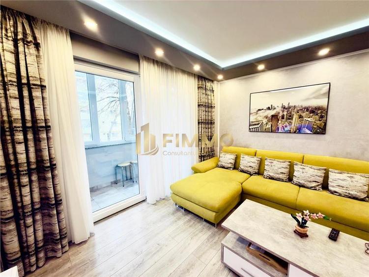Apartament cu 4 camere semidecomandat în Central