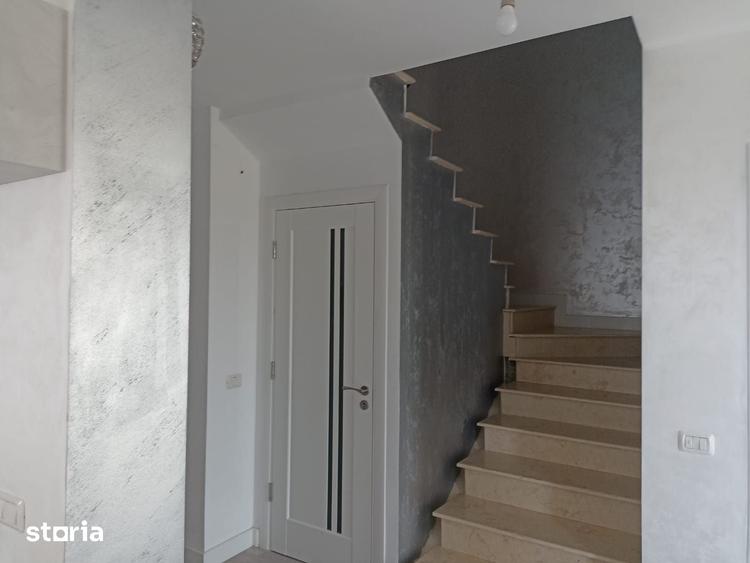 Casă cu 4 camere cu Teren 300 Mp în Curtești