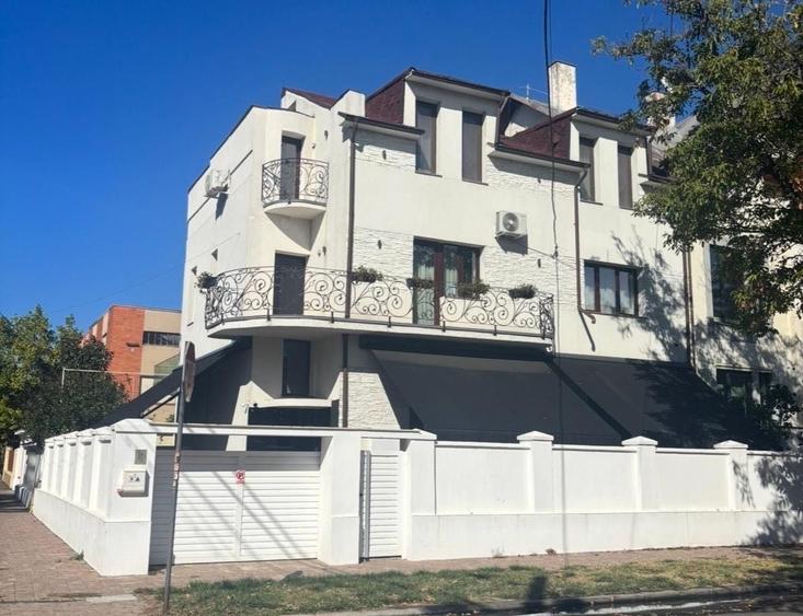 Casă cu 4 camere cu Teren 150 Mp în Central