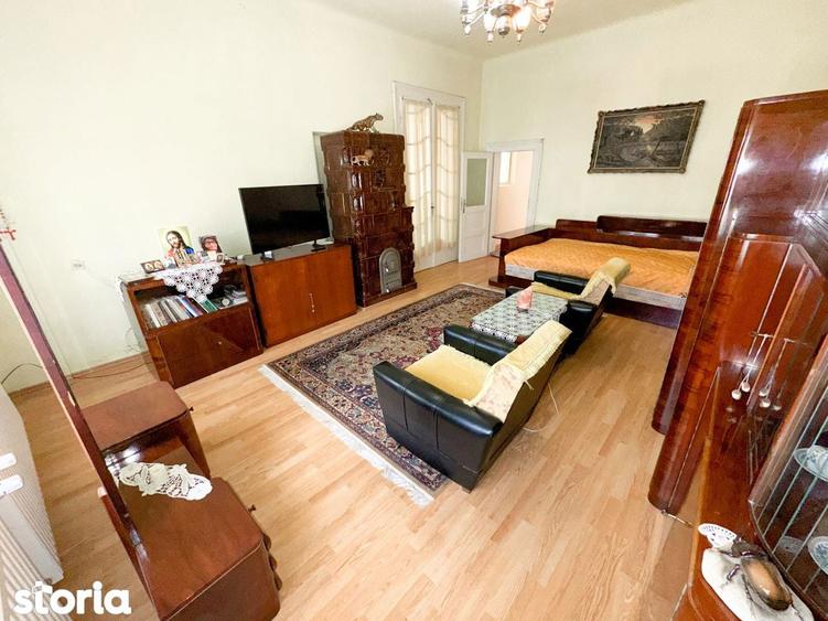 Casă cu 5 camere cu Teren 990 Mp în Central