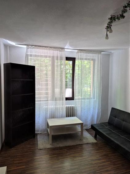 Garsonieră decomandată în Brâncoveanu