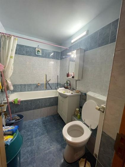 Apartament cu 3 camere decomandat în Între Lacuri