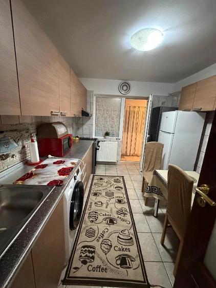 Apartament cu 3 camere semidecomandat în Central