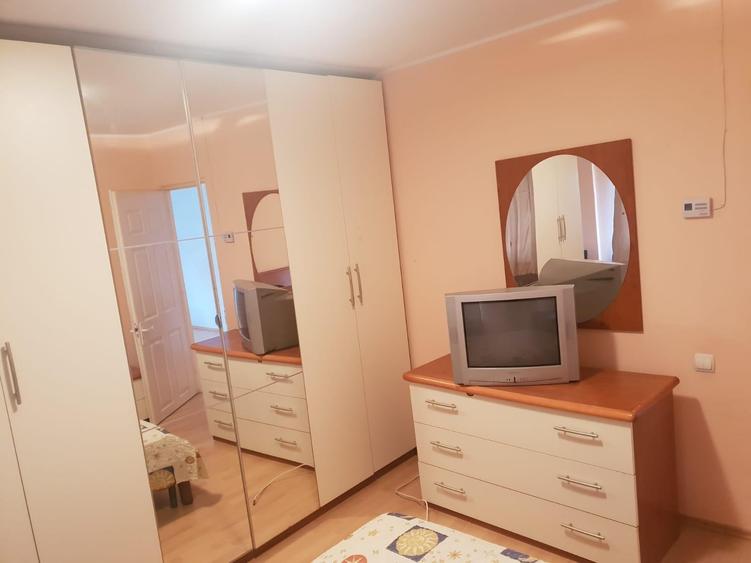 Apartament cu 2 camere decomandat, mobilat în Est