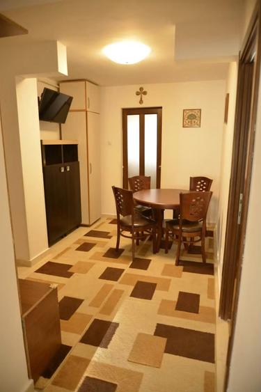Apartament cu 3 camere decomandat în 13 Septembrie