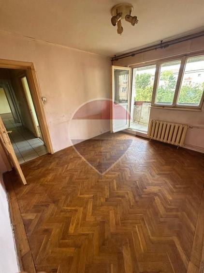 Apartament cu 3 camere decomandat în Rogerius
