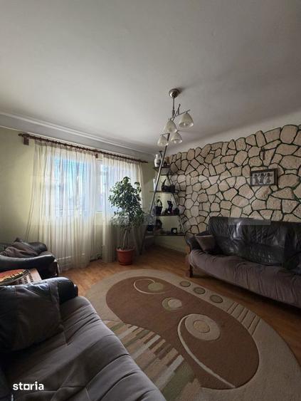 Apartament cu 4 camere decomandat în 1 Mai