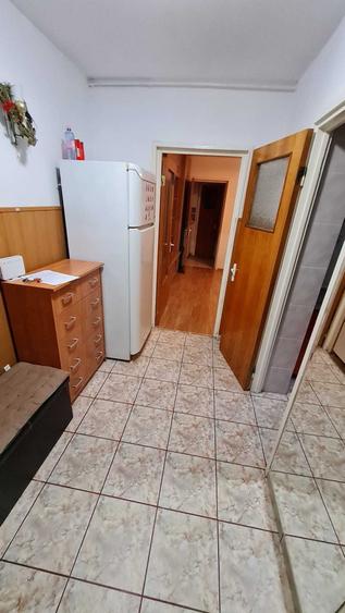 Apartament cu 3 camere semidecomandat în Drumul Taberei