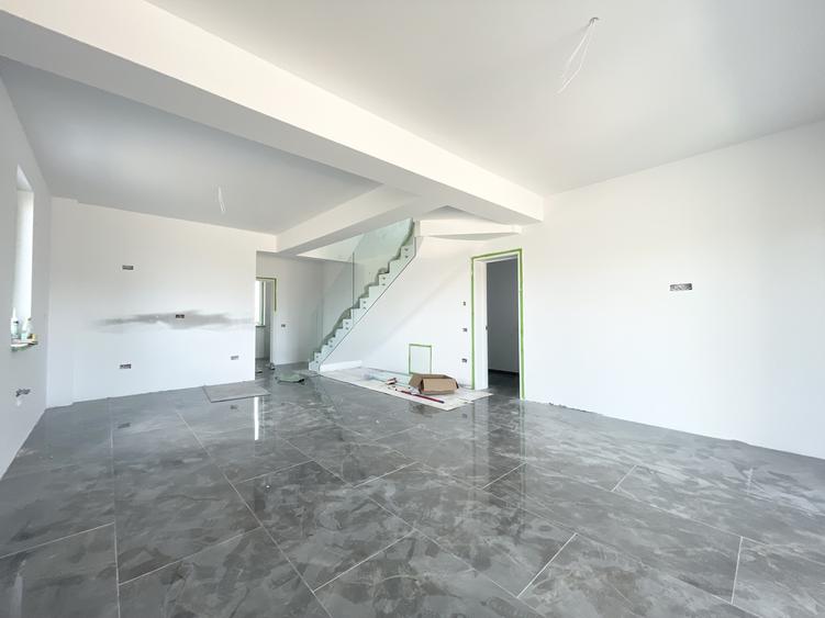 Duplex cu 3 camere cu Teren 330 Mp în Moșnița Veche