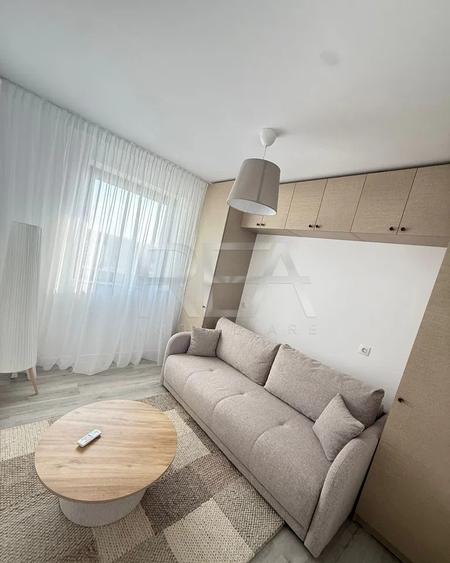Apartament cu 3 camere semidecomandat, mobilat în Băneasa