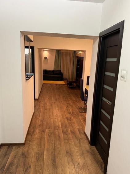 Apartament cu 3 camere decomandat în 13 Septembrie