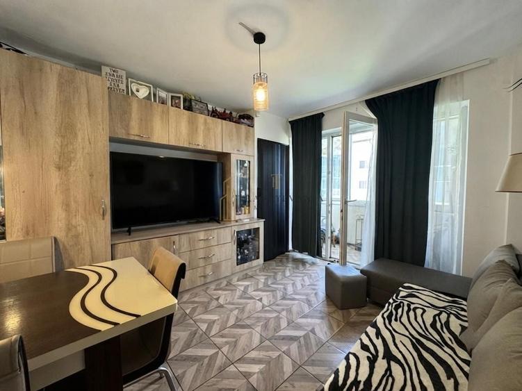Apartament cu 3 camere semidecomandat în Nord