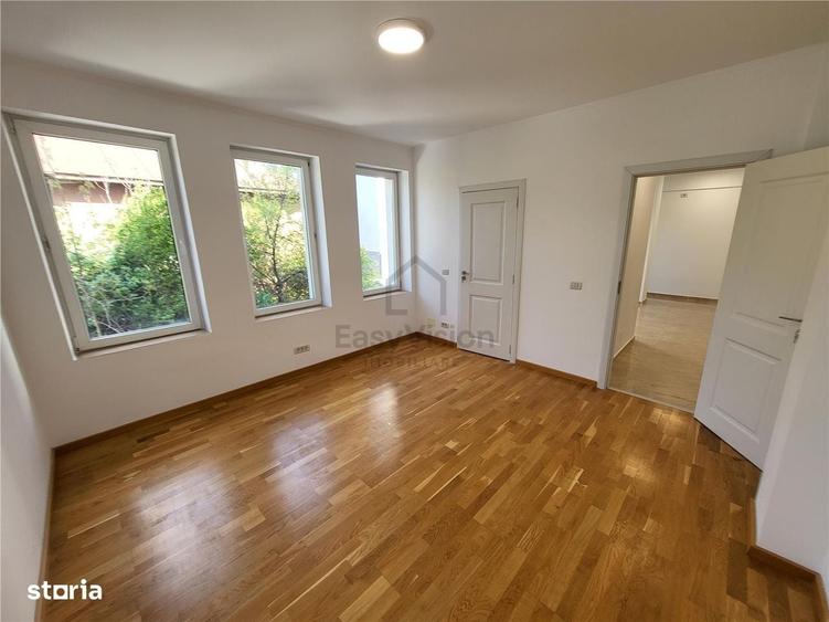 Apartament cu 4 camere în Sisești