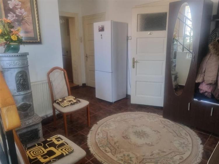 Casă individuală cu 4 camere cu Canalizare în Central
