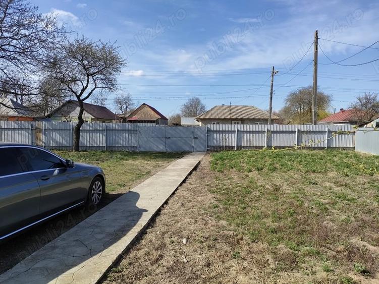 Casă cu 3 camere cu Teren 3500 Mp în Central