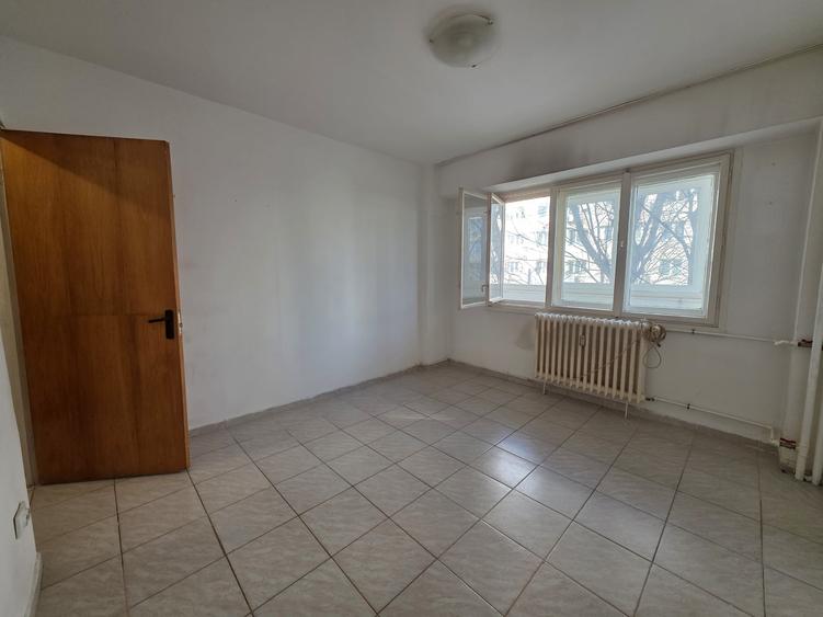 Apartament cu 3 camere semidecomandat în Chișinau