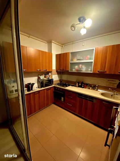 Apartament cu 3 camere decomandat în 13 Decembrie