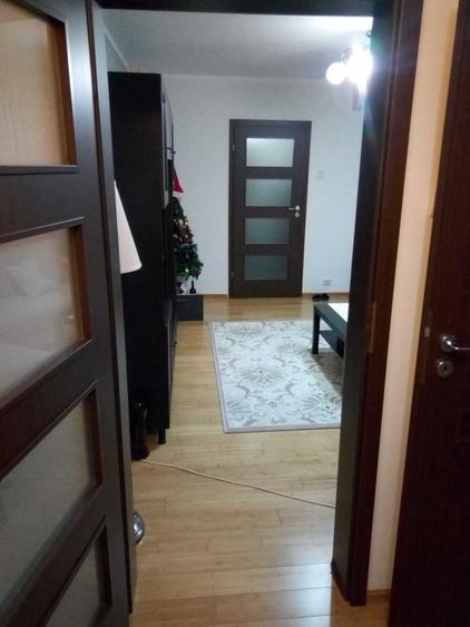 Apartament cu 3 camere semidecomandat în Teiul Doamnei