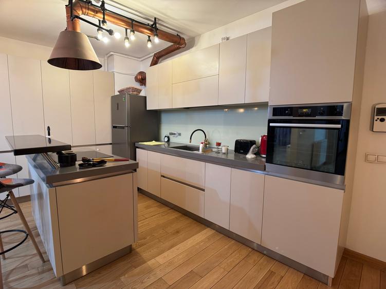Apartament cu 3 camere, mobilat în Barbu Văcărescu