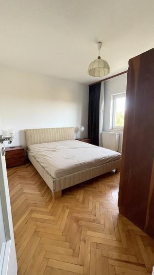 Apartament cu 3 camere decomandat în Intim