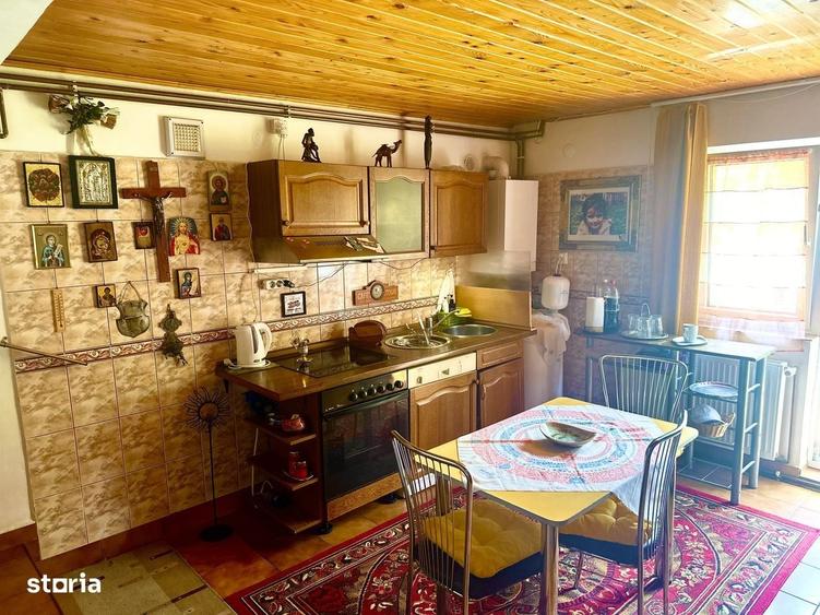 Casă cu 4 camere în Clăbucet