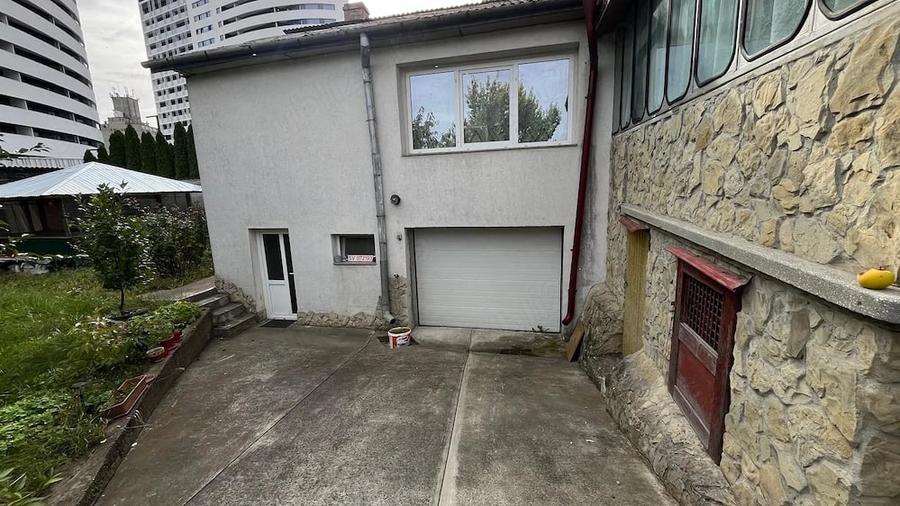 Casă cu 5 camere cu Teren 714 Mp în Exterior Vest