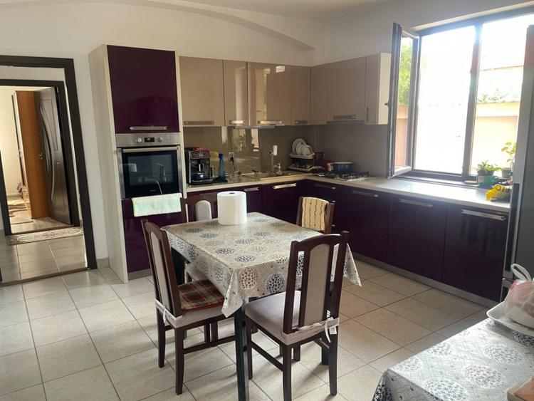 Casă cu 5 camere cu Teren 800 Mp în Central