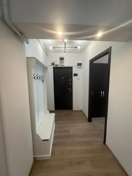 Apartament cu 4 camere decomandat, mobilat în Dacia