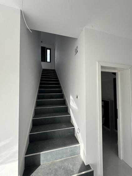 Duplex cu 5 camere cu Canalizare în Exterior Nord