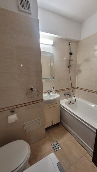 Apartament cu 3 camere semidecomandat în Chitila