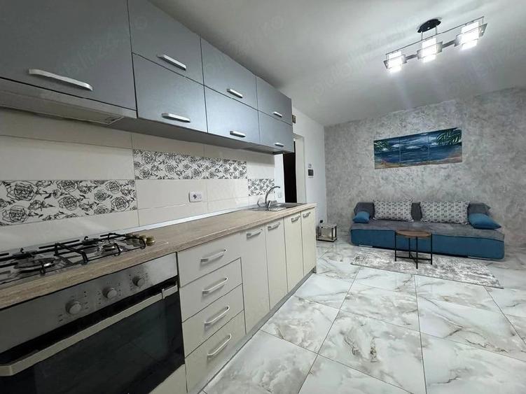 Apartament cu 3 camere semidecomandat în Central