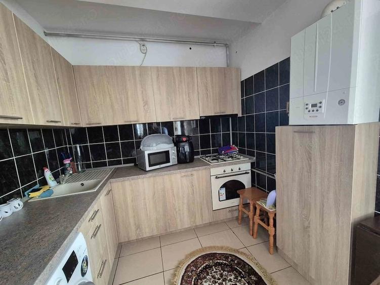 Apartament cu 2 camere semidecomandat în 1 Decembrie