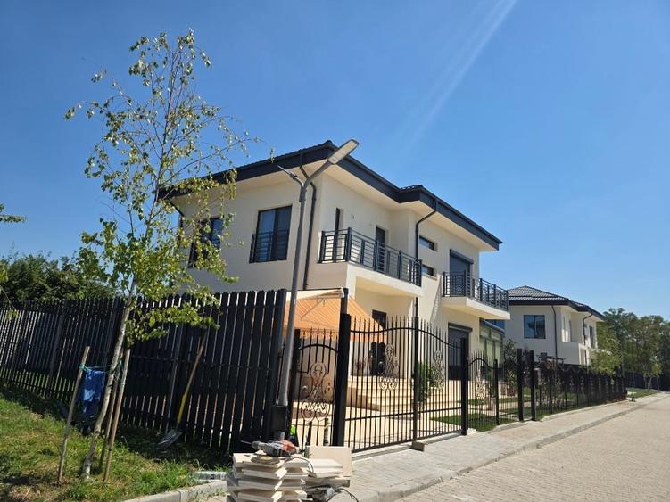 Casă individuală cu 5 camere cu Garaj în Corbeanca