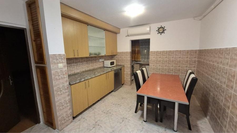 Vand aprtament cu 2 camere, decomandat, zona foarte buna - 1