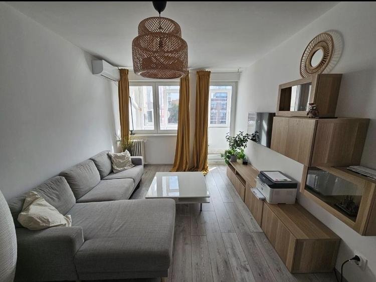 Apartament cu 3 camere semidecomandat în Ștefan cel Mare