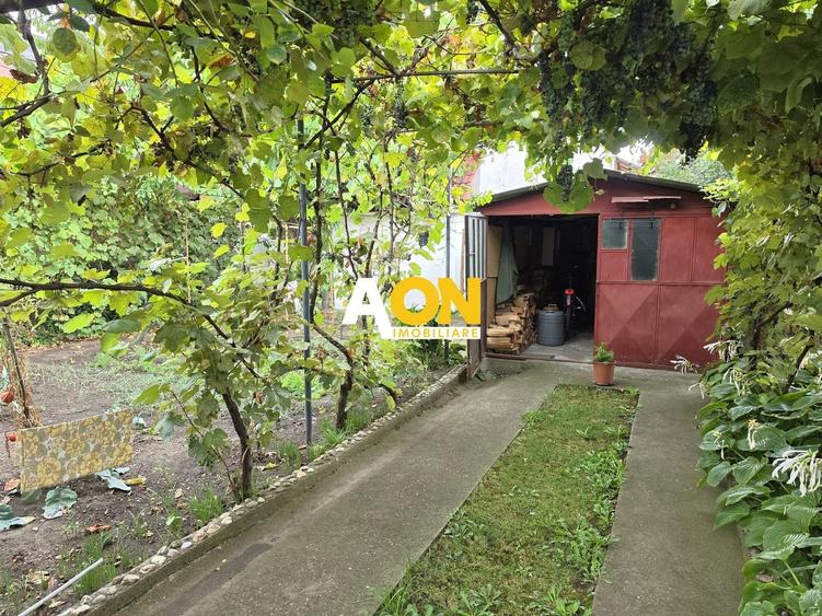 Casă individuală cu 6 camere cu Canalizare în Central