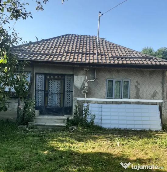 Casă cu 3 camere în Vărbila