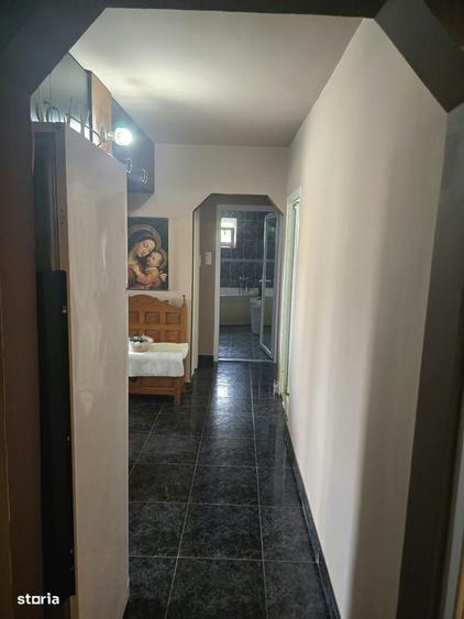Apartament cu 4 camere decomandat în Micro 16