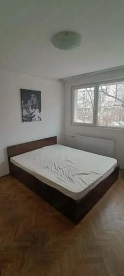 Caut coleg intr-un apartament cu 2 camere decomandat - Plaza mall - - 1
