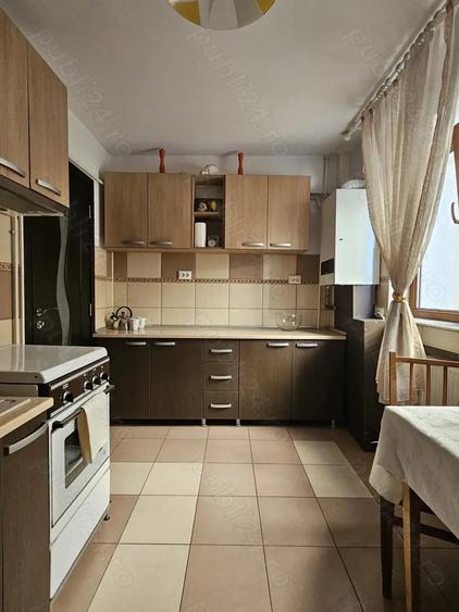 Apartament cu 3 camere semidecomandat în Central