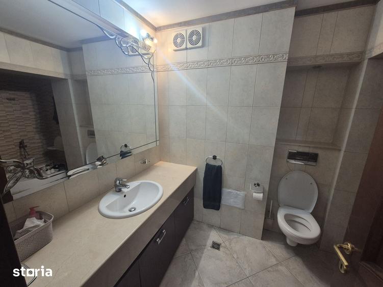 Apartament cu 4 camere decomandat în Decebal