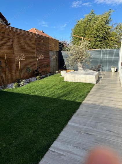 Apartament cu 3 camere decomandat în Plopi