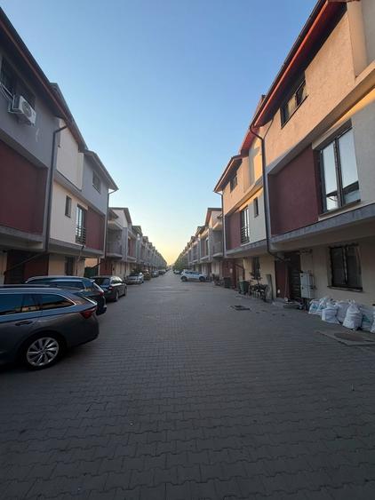 Casă cu 4 camere cu Canalizare în Central