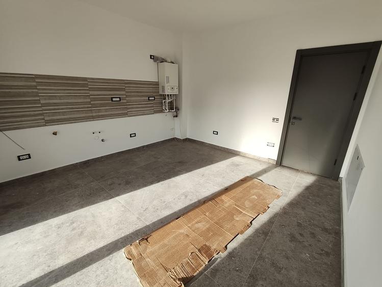 Casă individuală cu 4 camere cu Canalizare în Gulia