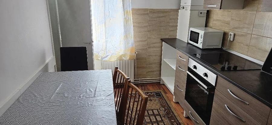 Apartament cu 3 camere decomandat în 22 Decembrie 1989